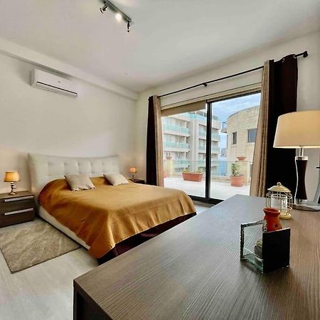 Sea View Penthouse In Tas-Sliema Apartamento Exterior foto
