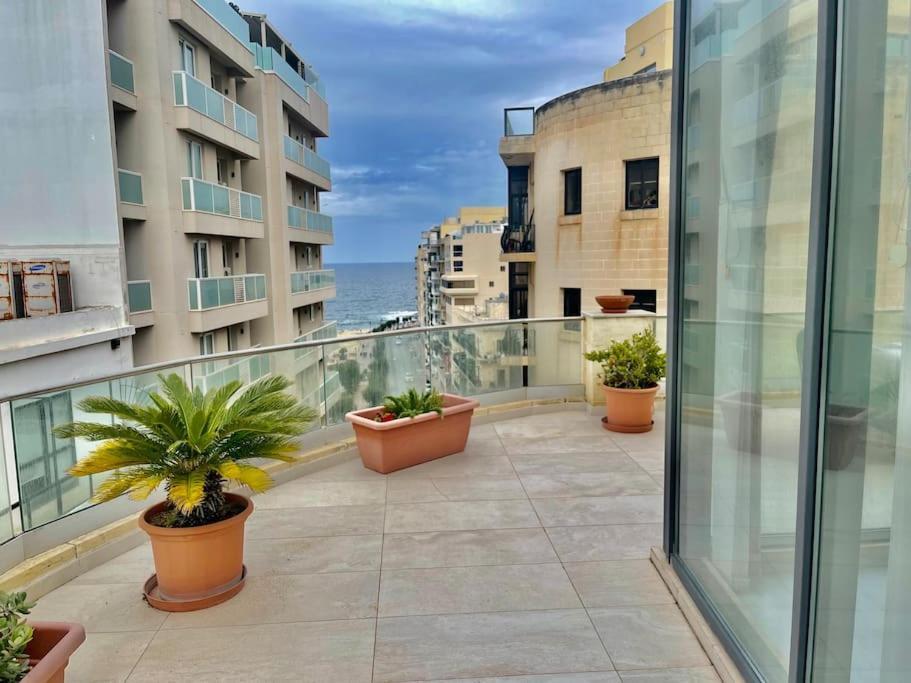 Sea View Penthouse In Tas-Sliema Apartamento Exterior foto